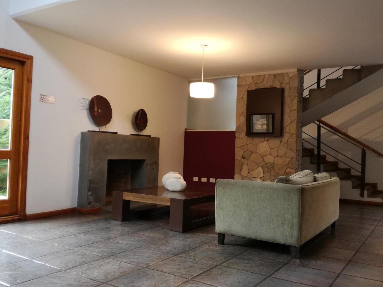 Hosteria Aca Al Sur Villa La Angostura Exterior foto